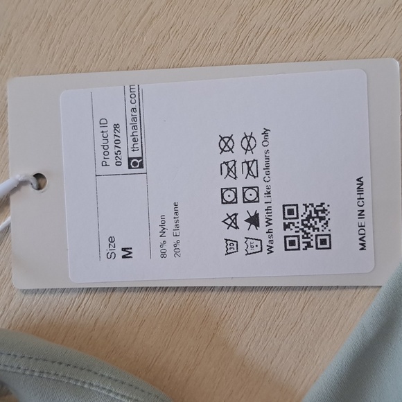 NWT HALARA Round Neck Racerback Fitted Sleeveless Tank Top Size M Light Green - Picture 8 of 8